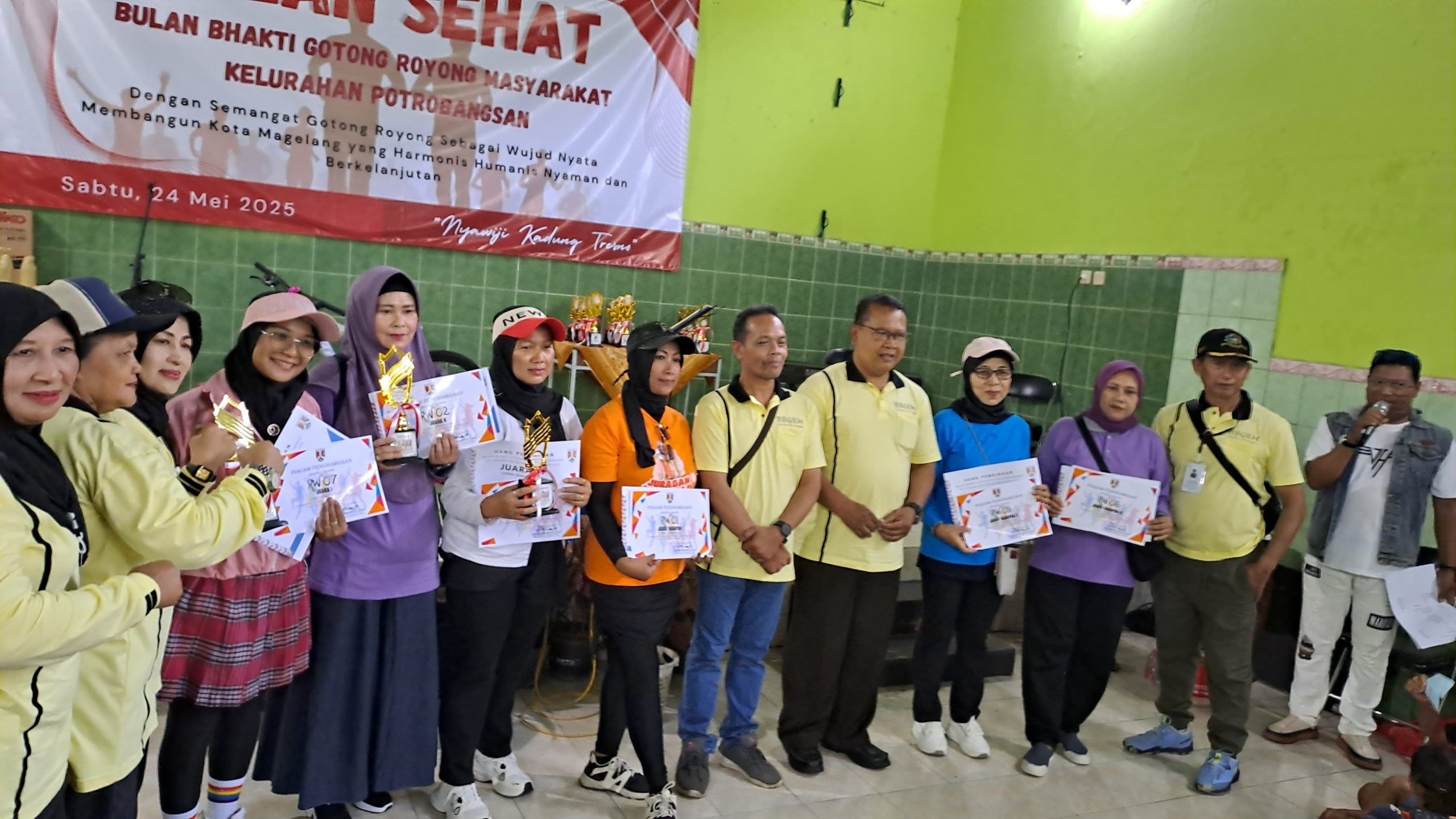 You are currently viewing GERAK JALAN PENUTUPAN BBGRM (Bulan Bhakti Gotong Royong Masyarakat) Kelurahan Potrobangsan Tahun 2025.